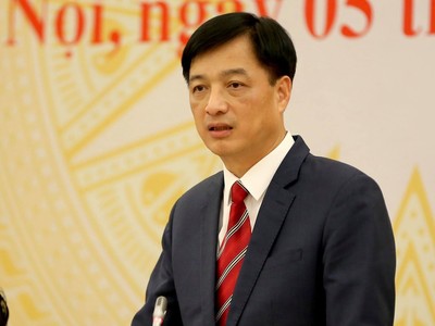 Thiếu tướng Nguyễn Duy Ngọc - Thứ trưởng Bộ Công an trả lời báo chí tại buổi họp báo Chính phủ.