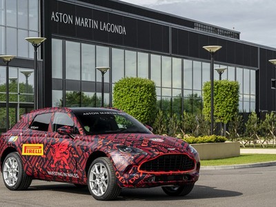 Aston Martin DBX.