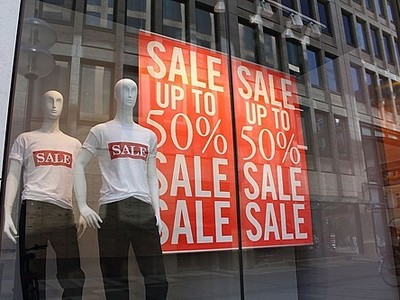 Hỏi bản thân có cần món đồ này không khi nó đang giảm giá không dễ nhưng cần thiết. Ảnh minh họa: Henning Schlottmann.