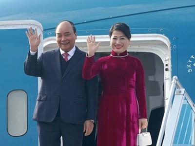 Thủ tướng Nguyễn Xuân Phúc và Phu nhân tại Busan, Hàn Quốc, ngày 24/11. Ảnh: Chinhphu.vn.