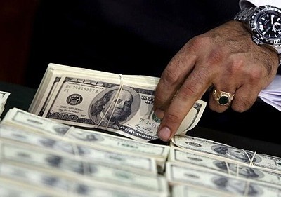 Ít cơ hội đầu tư hấp dẫn khiến lượng lớn tiền mặt của các gia đình siêu giàu đang nhàn rỗi. Ảnh minh hoạ: Reuters.