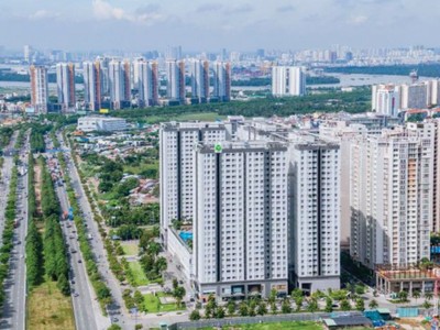 Thương hiệu Novaland với biểu tượng là khối Rubik màu xanh lá liên tục được thắp sáng tại các khu vực trọng điểm của TP.HCM.