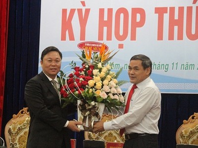 Ông Lê Trí Thanh (trái) được bầu giữ chức Chủ tịch UBND tỉnh Quảng Nam - Ảnh: VGP/Lưu Hương.