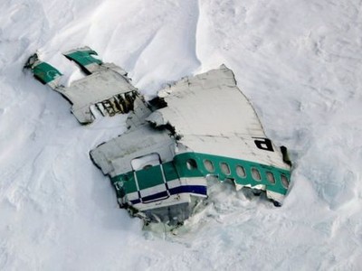 Một mảnh vỡ máy bay DC-10 trong thảm kịch năm 1979 trên núi Erebus ở Nam Cực. Ảnh: Phil Reid/Antarctica New Zealand.