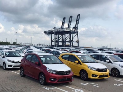 Xe nhập về Việt Nam nhiều nhất từ trước đến nay.