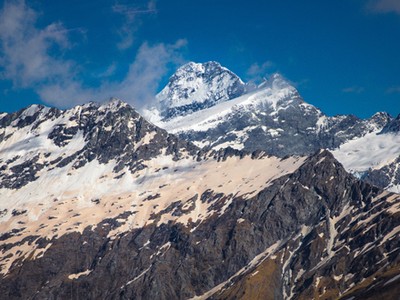 Sông băng trên đỉnh núi ở New Zealand chuyển màu bất thường. Ảnh: Liz Carlson.