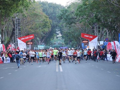 Hàng chục nghìn vận động viên chinh phục cung đường xanh tại giải Marathon quốc tế Thành phố Hồ Chí Minh Techcombank 2019