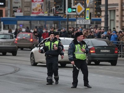 Lực lượng an ninh tại một điểm ga tàu điện ngầm ở Saint Petersburg. (Nguồn: Getty Images)