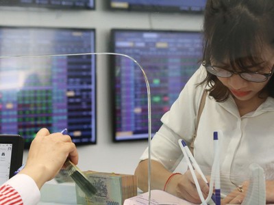 Sau đợt giảm, thị trường chứng khoán đang có diễn biến tích lũy, kỳ vọng sẽ sớm thu hút dòng tiền.