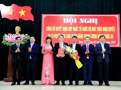 Huyện Đức Thọ là địa phương đầu tiên của Hà Tĩnh thực hiện việc sáp nhập tổ chức bộ máy theo các Nghị quyết số 18, 19 Hội nghị Trung ương 6 khóa XII.