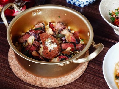 Cơm chiên dát vàng giá gần 1 triệu đồng tại TP.HCM