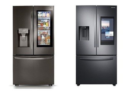 Hai mẫu tủ lạnh thông minh của Samsung và LG. (Nguồn: The Verge)