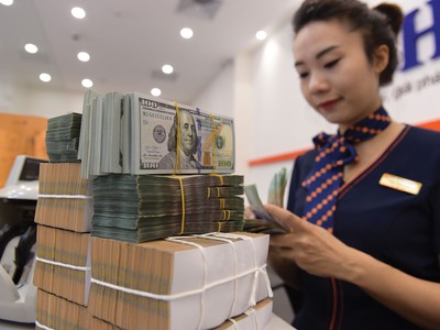 Việc NHNN đẩy mạnh mua vào ngoại tệ và tăng cung tiền ra thị trường giúp thanh khoản dồi dào.