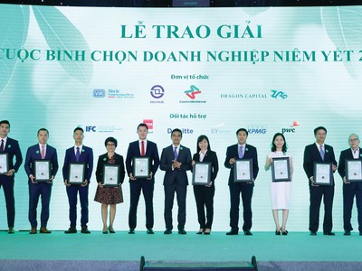 Tại Việt Nam, nhiều doanh nghiệp đã tiên phong thực hiện chiến lược phát triển bền vững và có sự cải tiến liên tục hàng năm nhằm tăng hiệu quả 
cho chính mình và cộng đồng. Phần lớn trong số này cũng đồng thời được ghi nhận có báo cáo thường niên tốt nhất hàng năm.