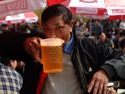 Luật bia rượu mới đang khiến một trong những thị trường bia phát triển nhanh nhất thế giới bị suy giảm nghiêm trọng.