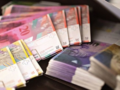 Một số mệnh giá của tiền franc Thụy Sỹ. Ảnh: Bloomberg.