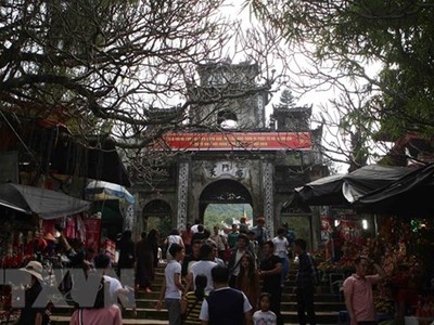 Du khách hành hương trảy hội Chùa Hương. (Ảnh: Thanh Tùng/TTXVN).