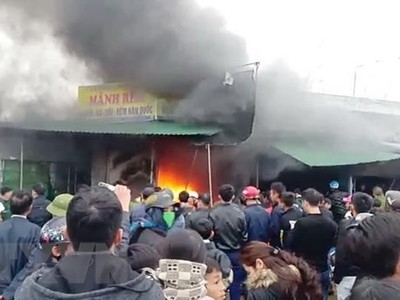 Hiện trường vụ cháy chợ Phủ Diễn. (Ảnh: TTXVN).