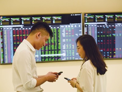 UBCK xử mạnh các doanh nghiệp chậm lên sàn 