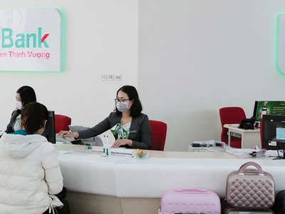 Nhiều ngân hàng đã giảm lãi suất, giảm phí giao dịch… để hỗ trợ người dân, doanh nghiệp chịu thiệt hại do dịch cúm Corona.