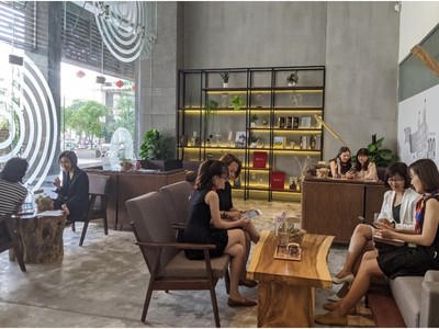 Văn phòng AIA100 là minh chứng cho những cam kết của AIA trong việc lấy khách hàng làm trọng tâm trong mọi hoạt động của mình.