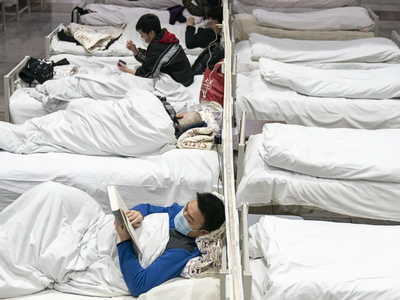 Các bệnh nhân nhiễm virus corona được cách ly tại một bệnh viện cabin di động tại một trung tâm triển lãm ở Vũ Hán. (Ảnh: SCMP).