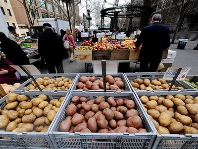 Rau củ quả được bán tại một khu chợ ở Washington, DC., Mỹ. (Ảnh: AFP/TTXVN).