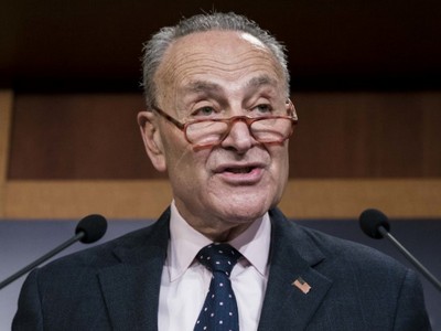 Thượng nghị sĩ Schumer phát biểu sau cuộc bỏ phiếu. Ảnh: AFP.