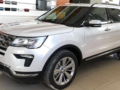 Ford Explorer giảm giá 269 triệu đồng tại Việt Nam.