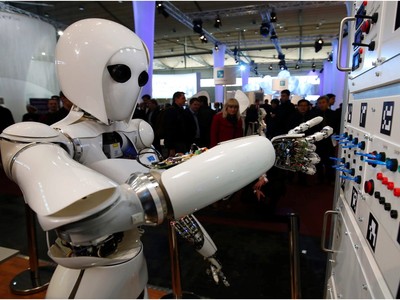 Theo nghiên cứu thống kê mới nhất của đại học Indiana (Mỹ), dường như những khuyến nghị về mua cổ phiếu của Robo Advisor (Robot đầu tư) cho kết quả đường dài có lợi hơn phân tích của con người.