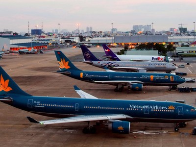 Đường băng 2 sân bay Tân Sơn Nhất và Nội Bài đang xuống cấp nghiêm trọng.