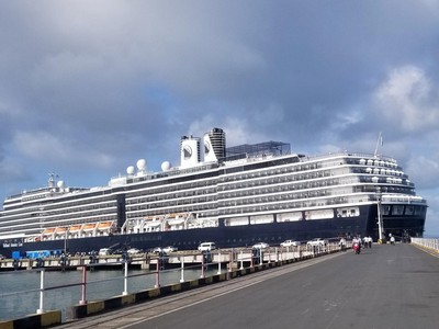 Du thuyền MS Westerdam neo tại cảng Sihanoukville, Tây Nam Campuchia ngày 14/2/2020. (Ảnh: THX/TTXVN).
