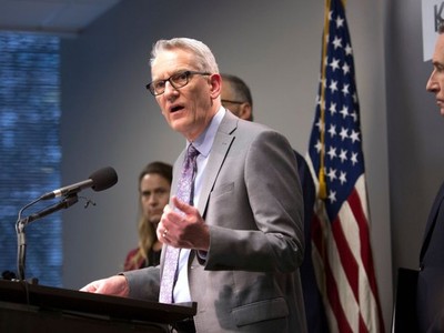 Ông John Wiesman, người đứng đầu cơ quan y tế bang Washington (Ảnh: AFP).