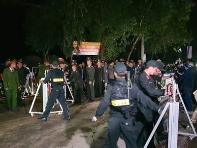 Cơ quan chức năng chính thức dỡ bỏ cách ly tại Sơn Lôi. (Ảnh: PV/Vietnam+).