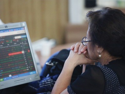 VN-Index dưới 900 điểm, cơ hội từ góc nhìn hẹp