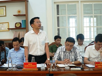 Chủ tịch Hội Doanh nhân trẻ Đà Nẵng, ông Hà Đức Hùng phát biểu tại cuộc họp.