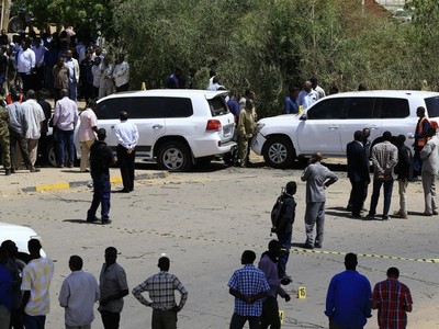 Hiện trường vụ ám sát hụt Thủ tướng Hamdok hôm 9/3. Ảnh: AFP.