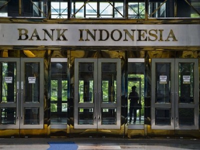 Giá dầu giảm sâu “báo hại” đồng tiền của các nền kinh tế mới nổi có liên quan nhiều tới giao dịch dầu mỏ như Mexico và Nga, cũng như các nền kinh tế có thâm hụt tài khóa và thâm hụt tài khoản vãng lai như Indonesia. Ảnh: AFP.