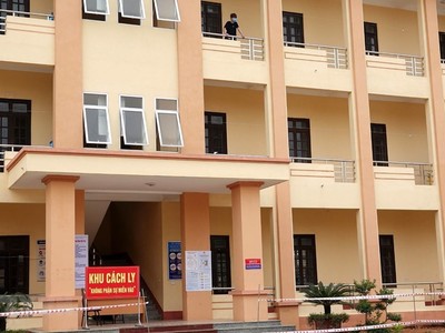 Một dãy nhà của Khu cách ly tập trung y tế Trường Quân sự tỉnh Phú Thọ. (Ảnh: Trung Kiên/TTXVN).