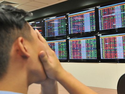 Ủy ban Chứng khoán đề xuất giảm phí giao dịch chứng khoán