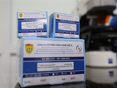 Bộ kit định tính SARS-CoV-2 do Học viện Quân y chủ trì, phối hợp với Công ty Cổ phần Công nghệ Việt Á nghiên cứu và sản xuất. (Ảnh: Dương Giang/TTXVN).