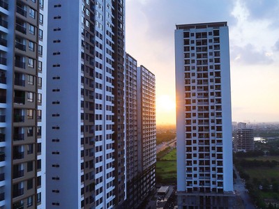 Doanh nghiệp bất động sản chịu áp lực kép