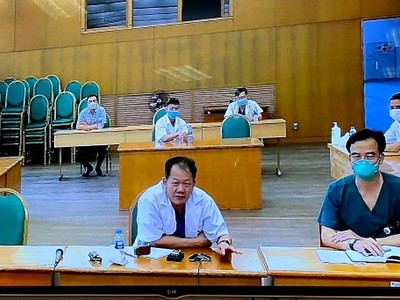 Lãnh đạo Bệnh viện Bạch Mai tại buổi họp chiều 29/3. 