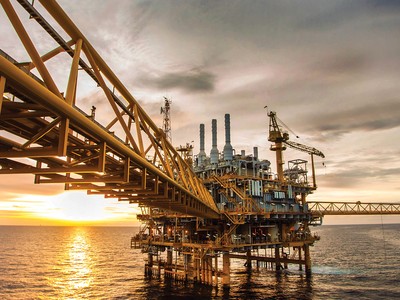 Giảm sản lượng dầu, điều ước khó thành của ông Trump 