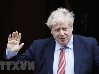 Thủ tướng Anh Boris Johnson sau cuộc họp tại nhà số 10 Phố Downing ở London ngày 18/3/2020. (Ảnh: AFP/TTXVN)