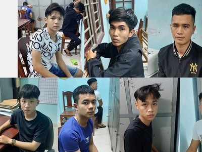 7 bị can vừa nhận quyết định khởi tố về tội chống người thi hành công vụ, gây rối trật tự công cộng.