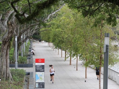 Các nhà khoa học châu Âu đã phát hiện ra rằng Covid-19 có thể lan rộng hơn 1 m khi một người đang chạy hoặc đạp xe phía sau một cá thể bị nhiễm bệnh. Ảnh: ONG WEE JIN.