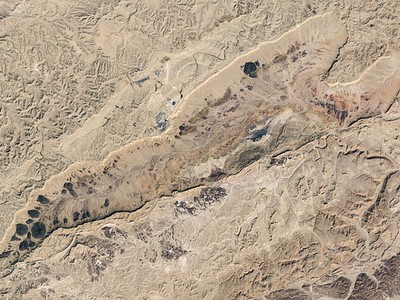 Hố trũng khổng lồ hình trái tim trên sa mạc Negev. Ảnh: NEO.