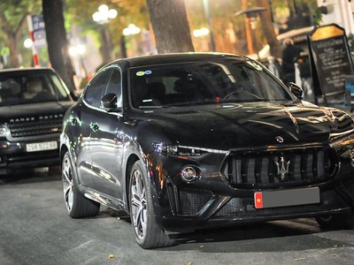 Mặc dù nhiều loại xe giảm giá hàng trăm triệu đồng, nhưng khách hàng mua xe vẫn chờ đợi đợt giảm giá chủ động khác từ đại lý hoặc từ chính sách của Chính phủ.