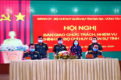 Bàn giao chức trách, nhiệm vụ Chính ủy Bộ Chỉ huy Quân sự tỉnh Bà Rịa Vũng Tàu.